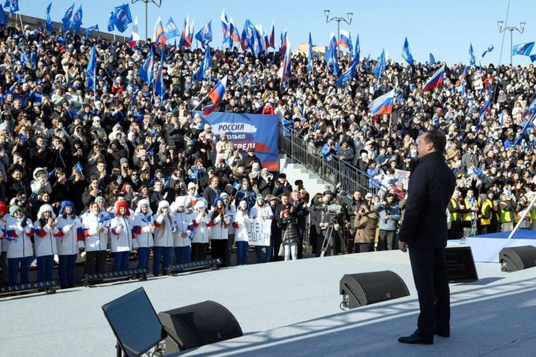 По всей стране «Единая Россия» провела митинг-концерты.